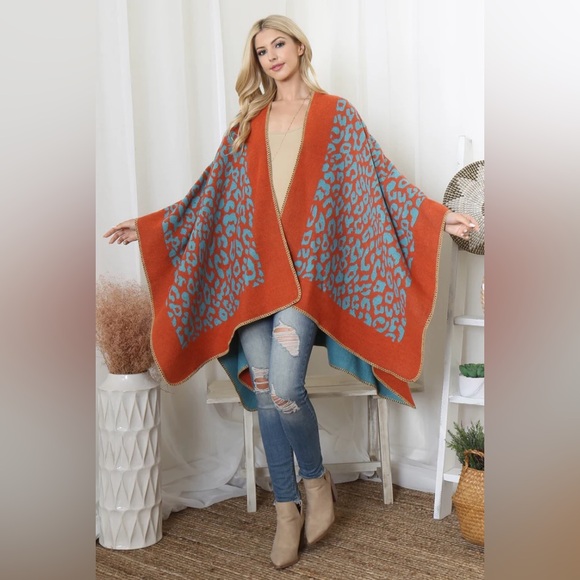 Wrap Poncho Beautiful Versatile. Wear on either side. 
Acrylic textile
#N013 - Picture 2 of 6